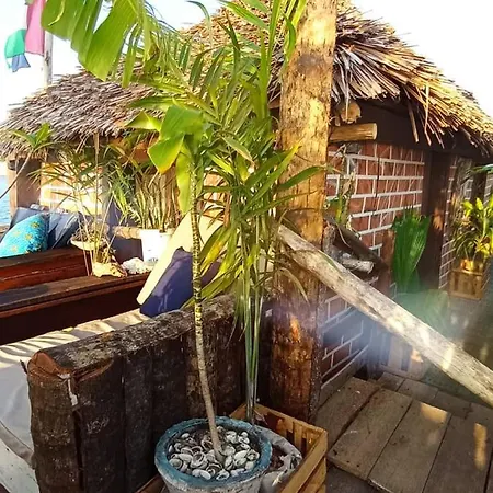 Dreamer'S Island Floating Bungalows